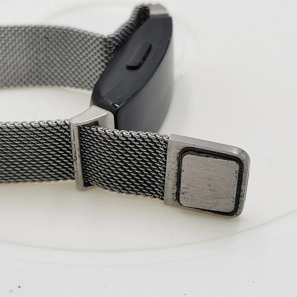 FitBit Fitness Activity Tracker Black Metal Bands Magnetic Lock with Charger